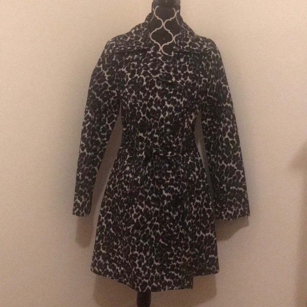 Double breasted cheetah print coat